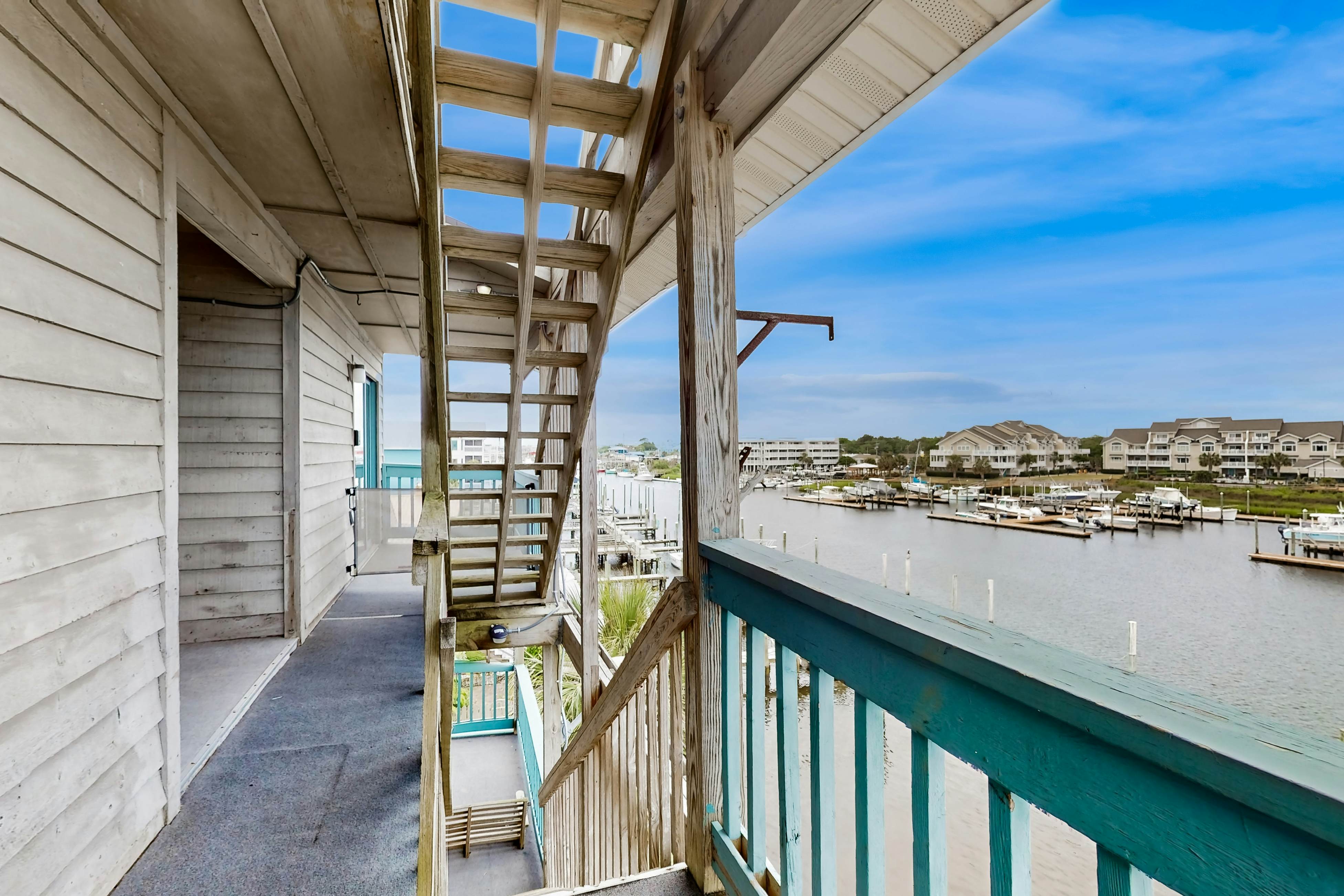 CB83 Charm of the Canal