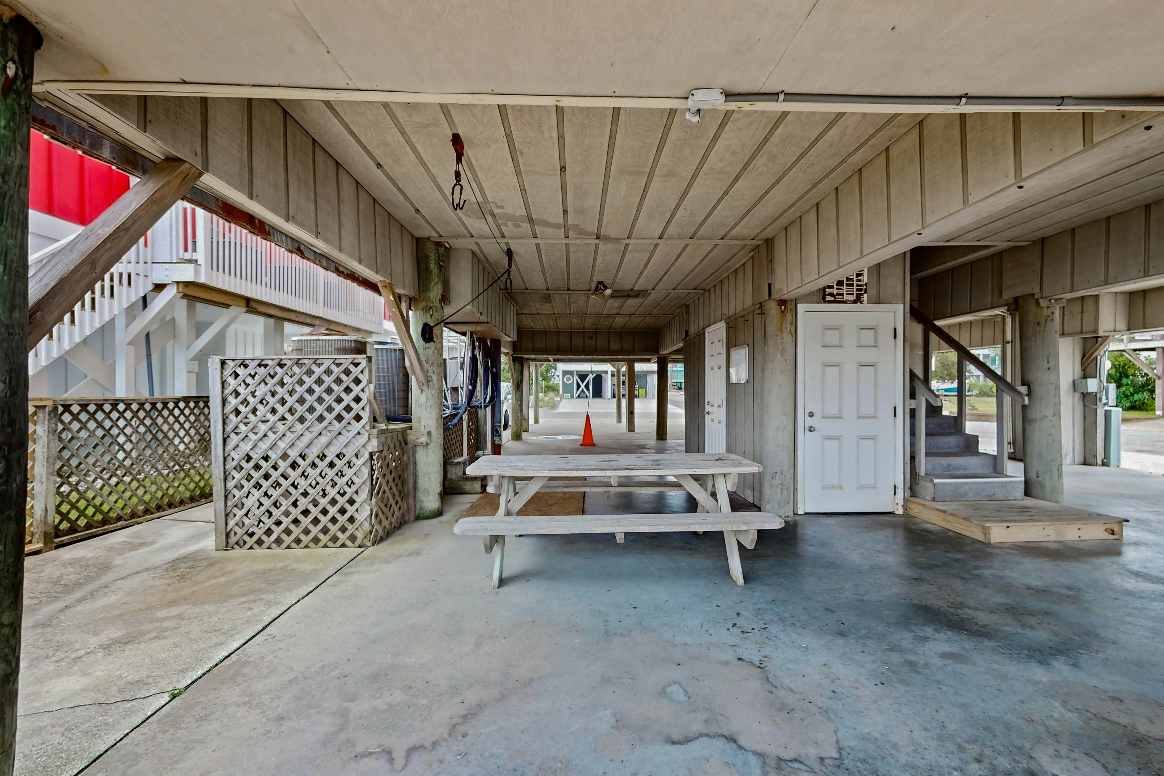 CB83 Charm of the Canal