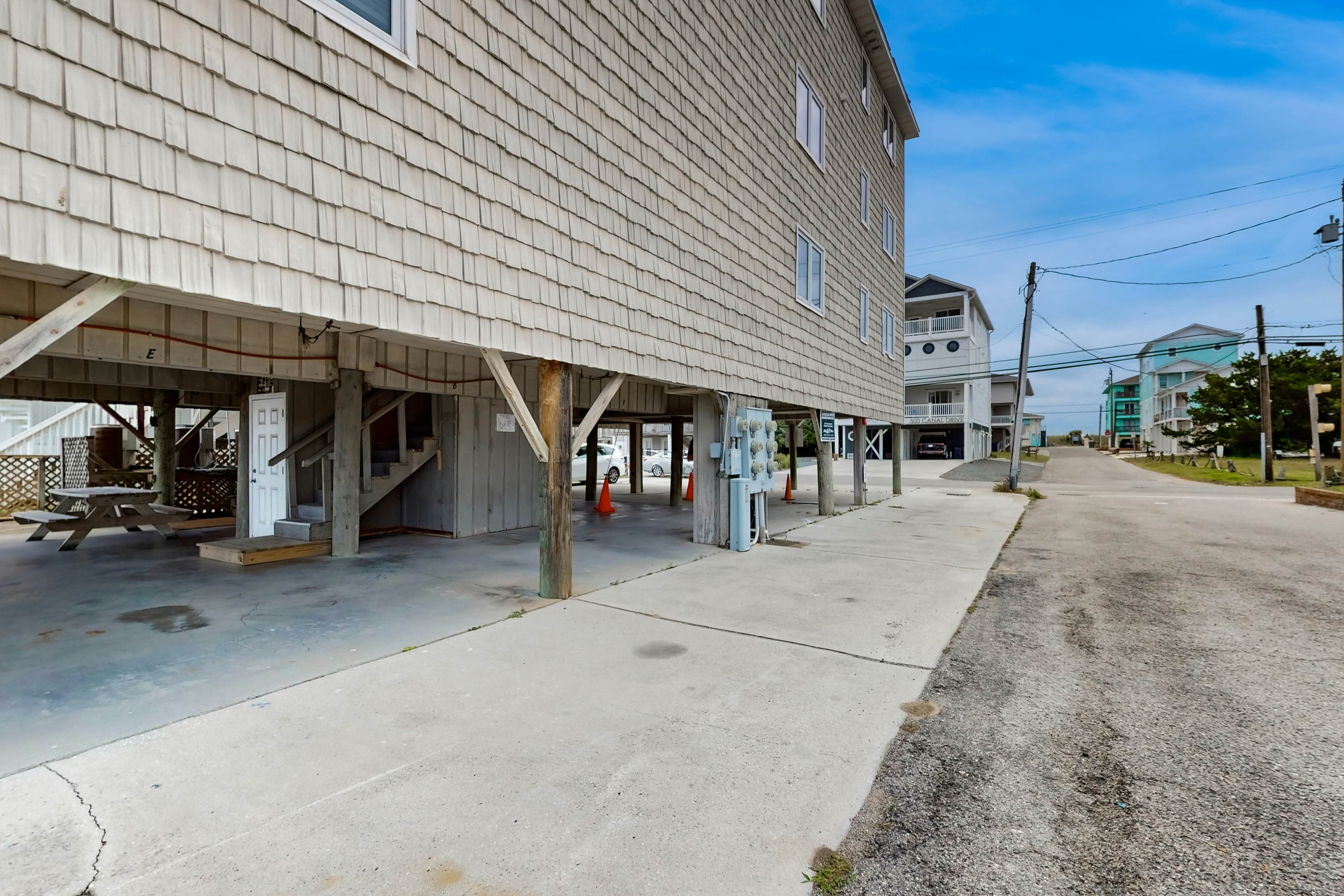 CB83 Charm of the Canal