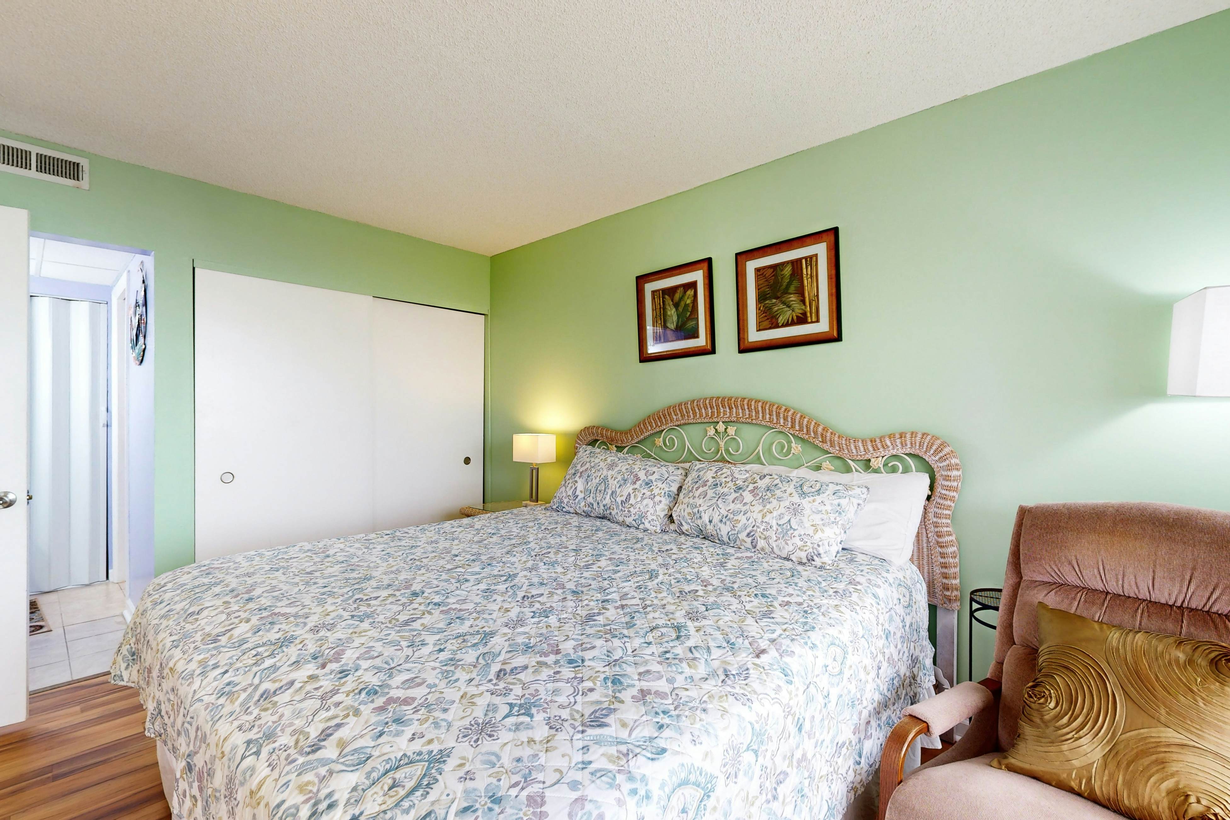 CB90 Almost Paradise