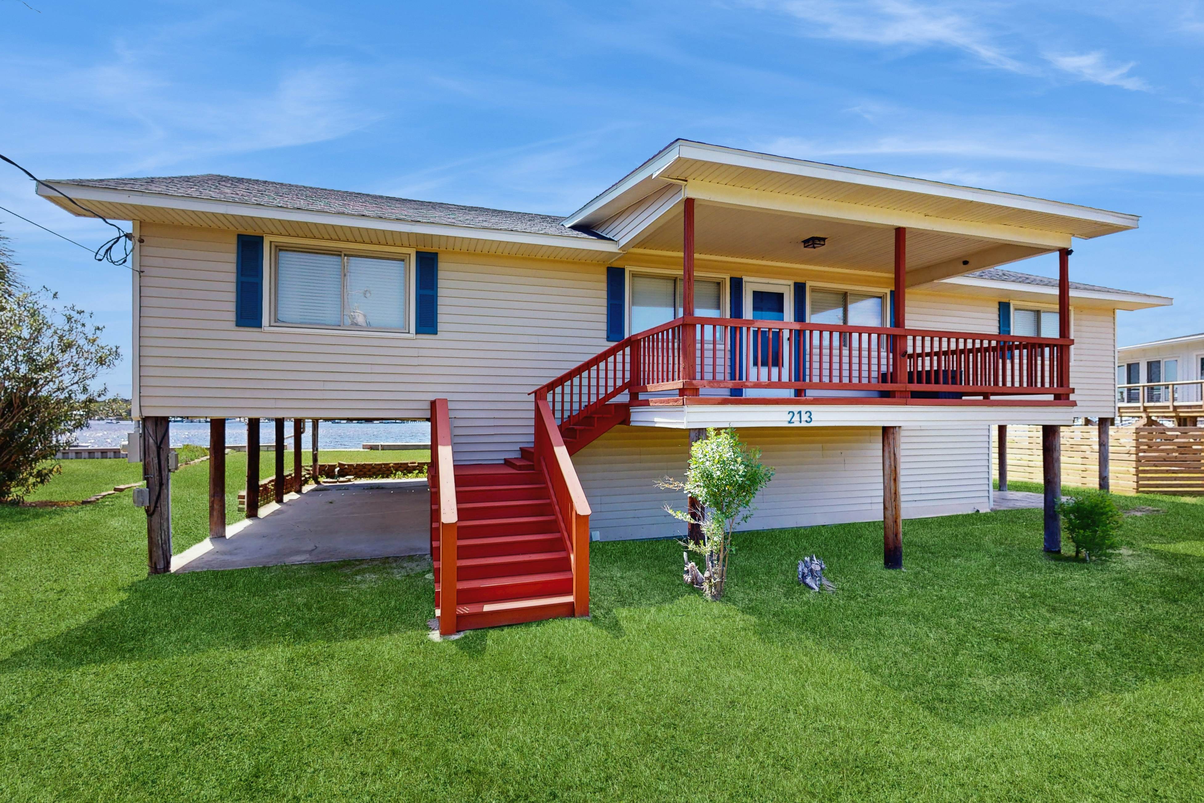 CB93 Waterfront Oasis