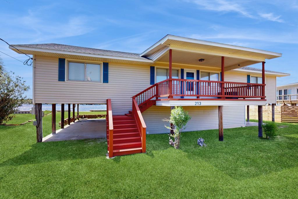 CB93 Waterfront Oasis