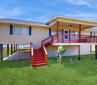 CB93 Waterfront Oasis