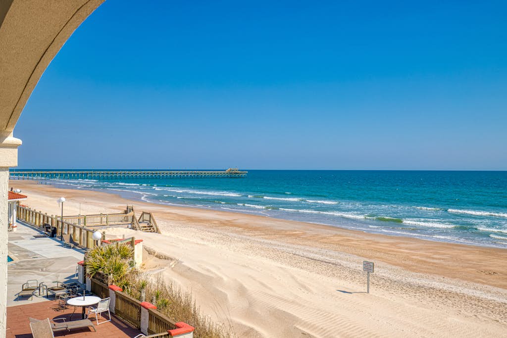Beachfront condo with a pool, hot tub, tennis, washer/dryer & central AC