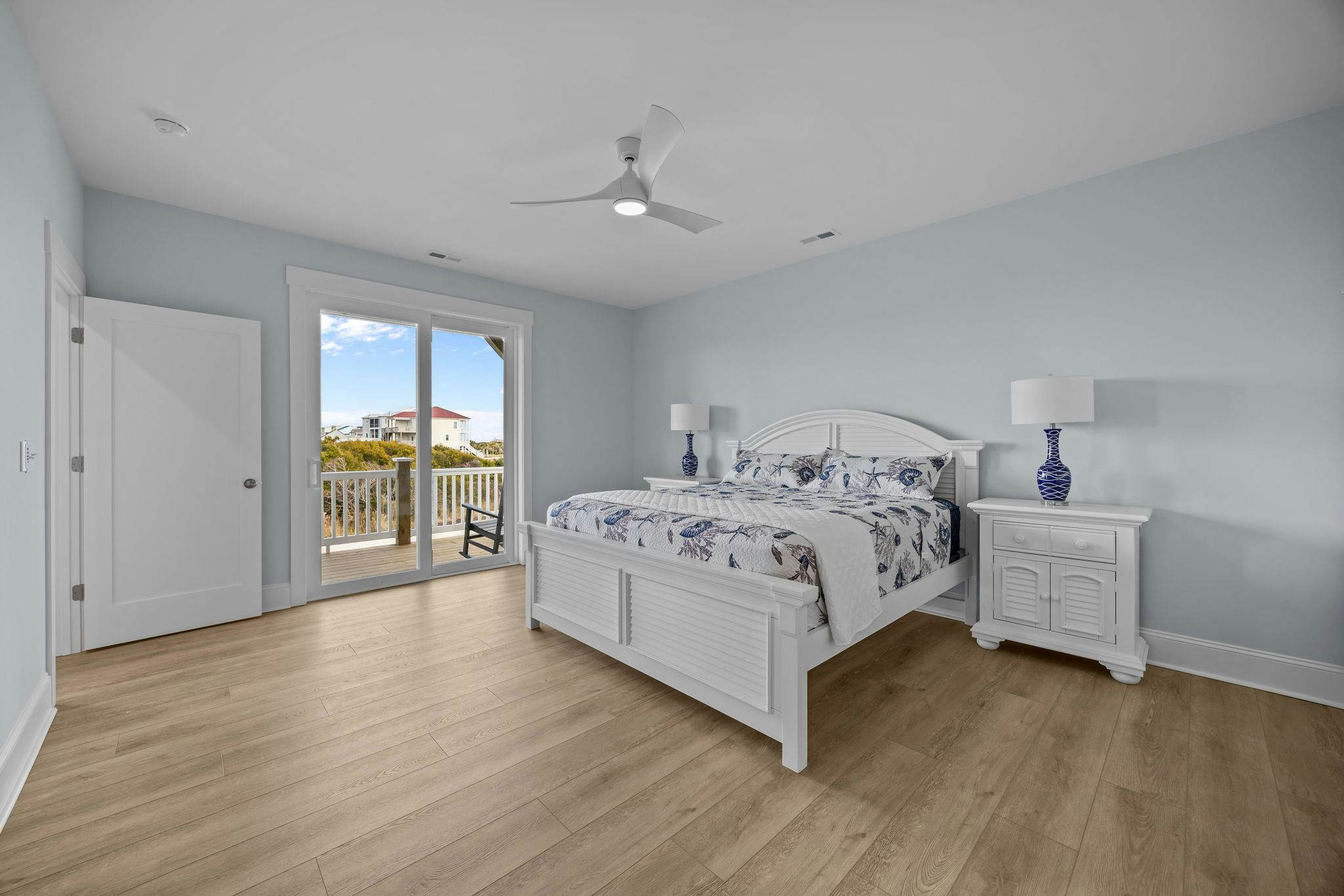 NTB117 Beach Château