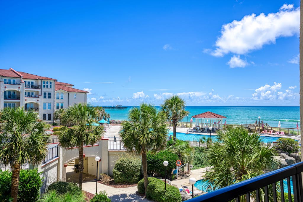 Ocean view condo with a pool, hot tub, tennis, washer/dryer, & central AC
