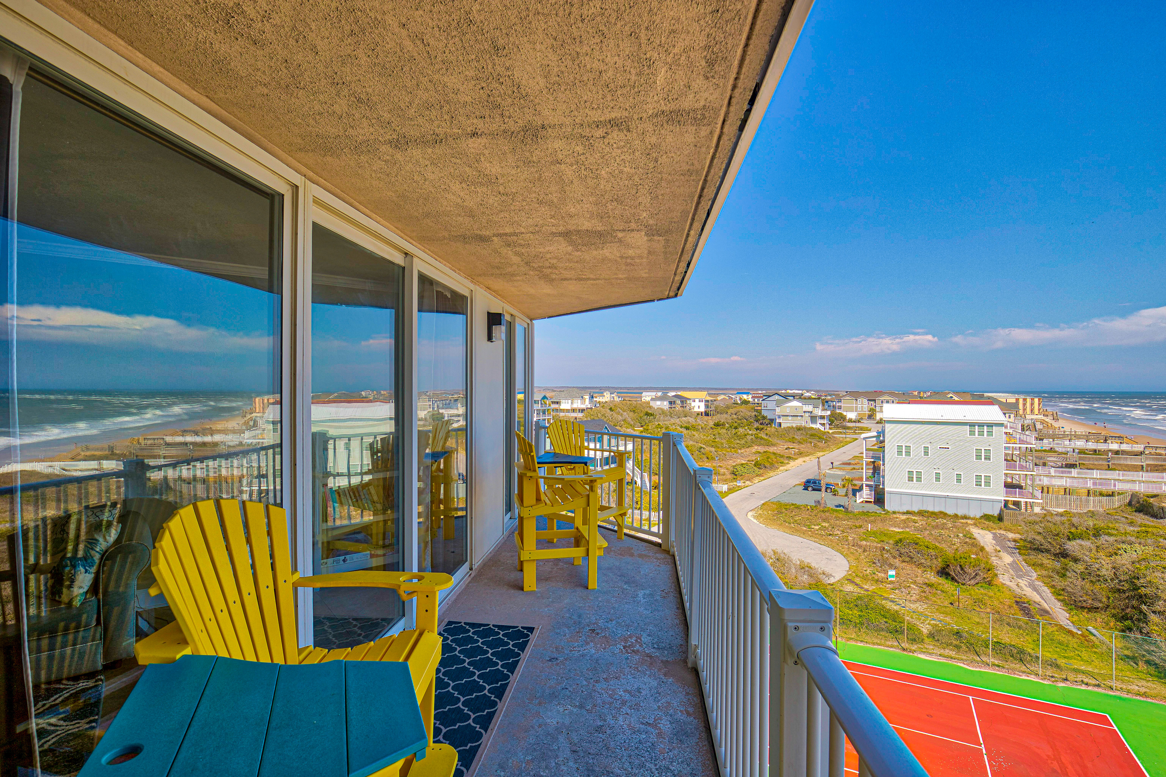 Deluxe St. Regis beach condo with ocean-view balcony, pool, gym & restaurant