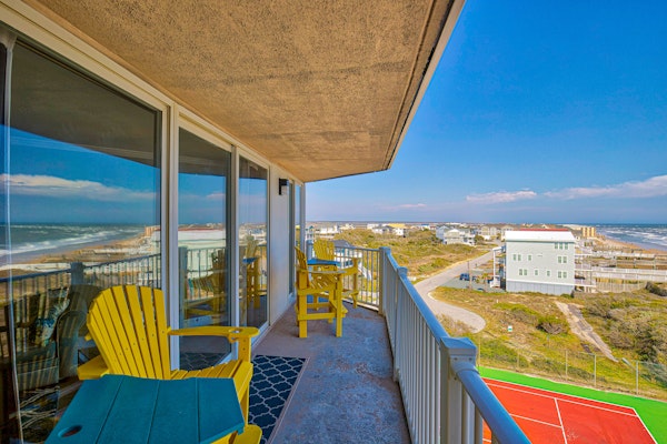 Deluxe St. Regis beach condo with ocean-view balcony, pool, gym & restaurant