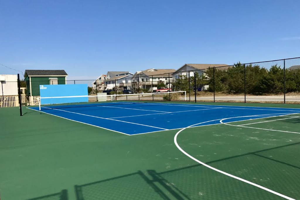 Oceanfront Topsail Reef condo with AC & WiFi - beach access & tennis