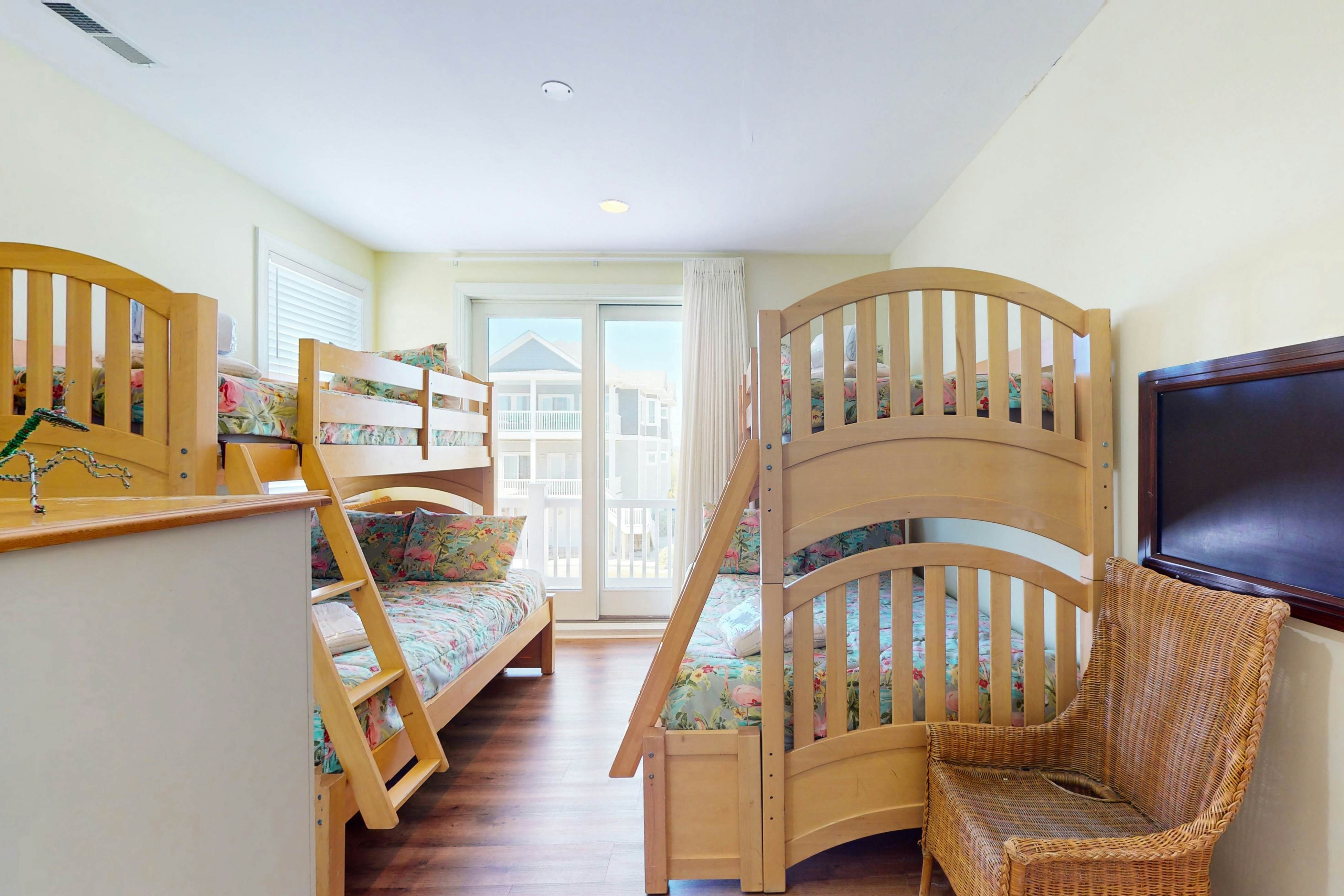 NTBHC602 Cosmos Cabana