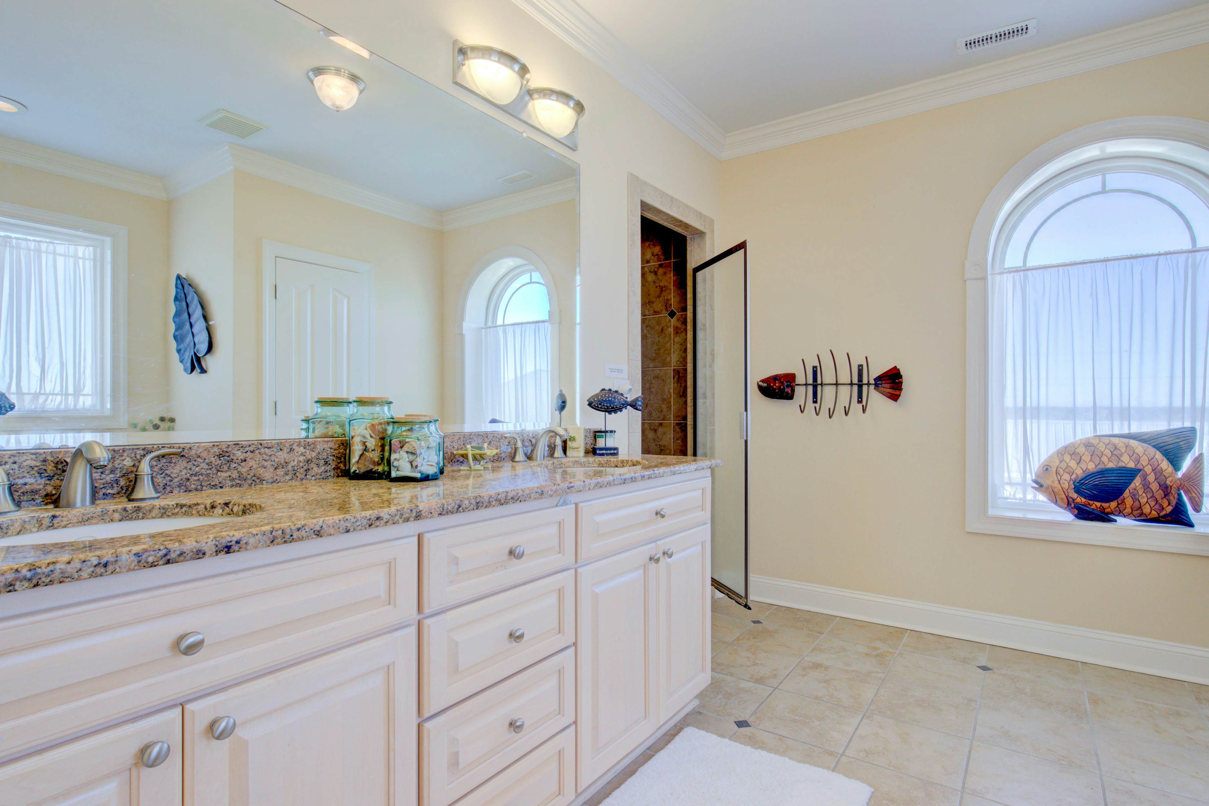 NTB4384 Parrots Perch