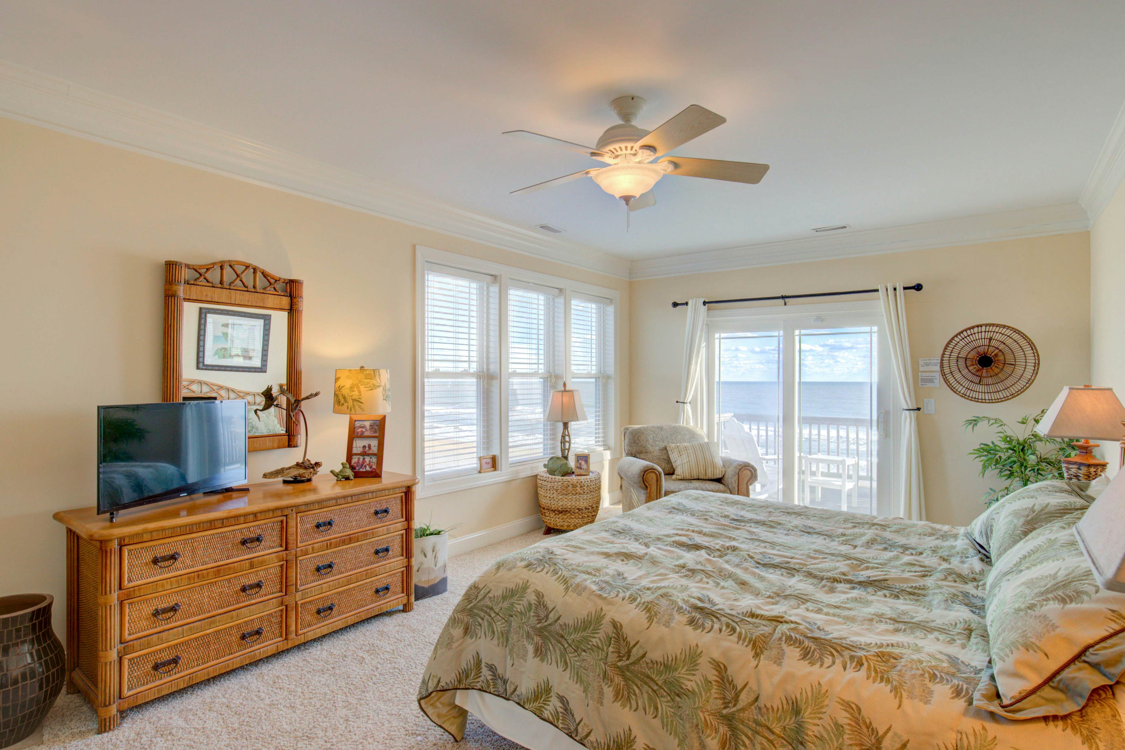 NTB4384 Parrots Perch