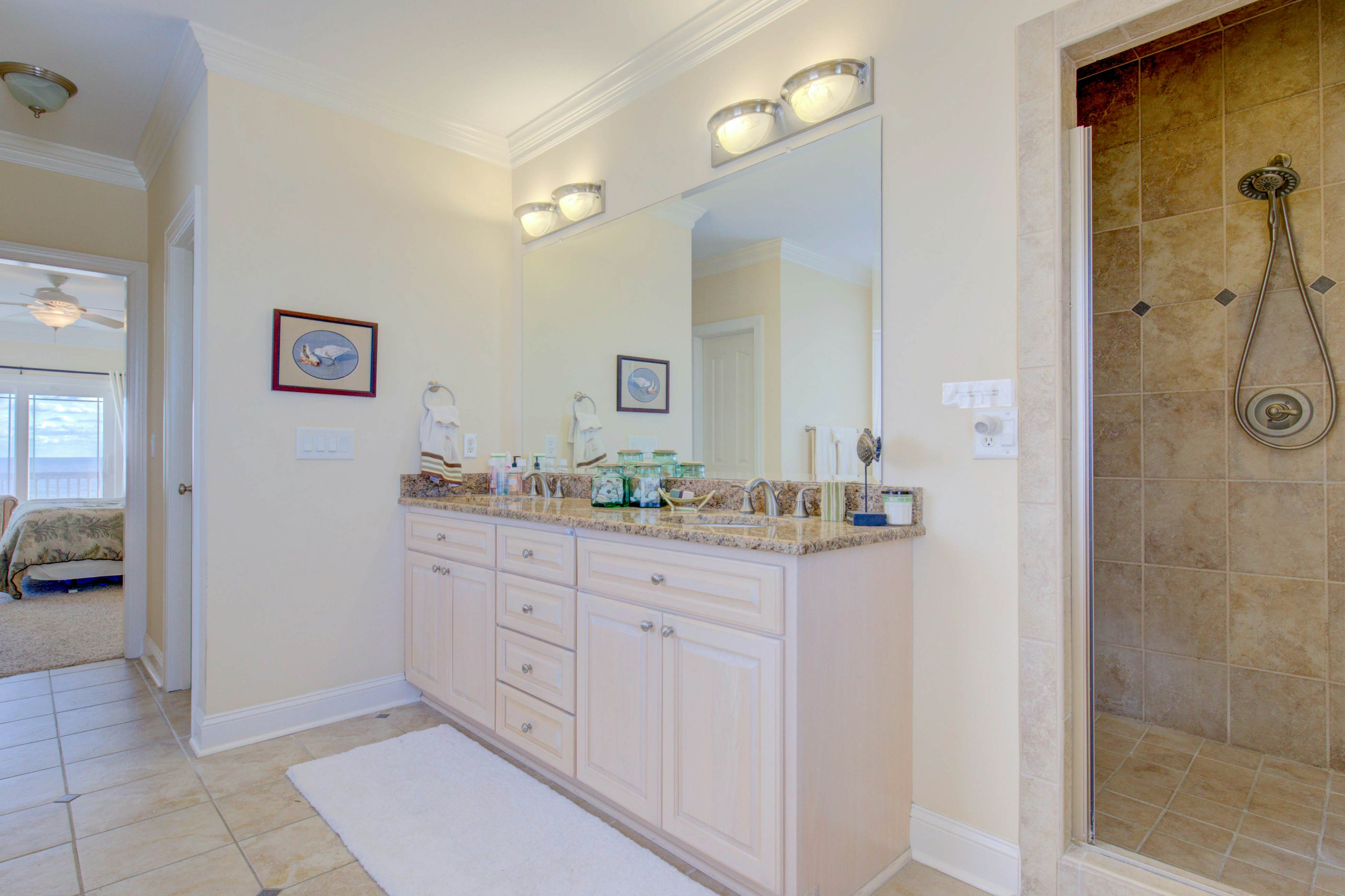 NTB4384 Parrots Perch