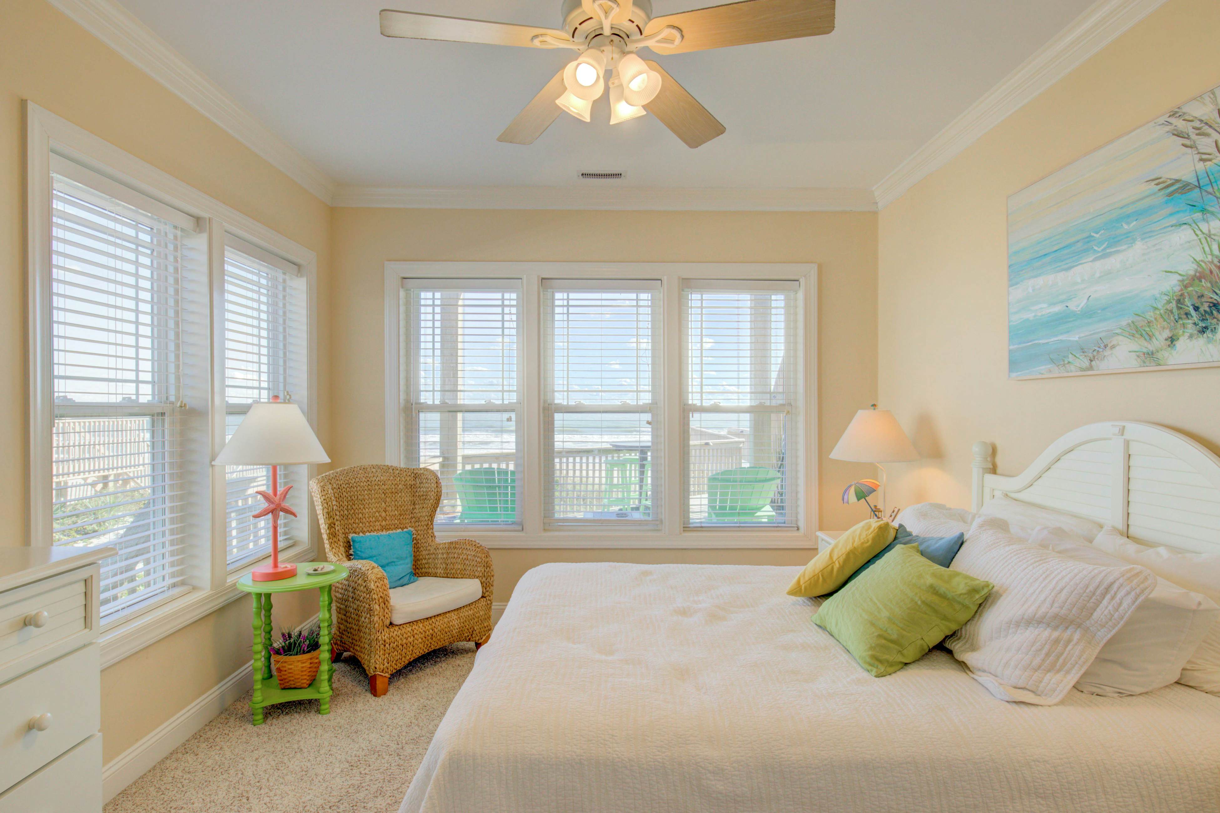 NTB4384 Parrots Perch