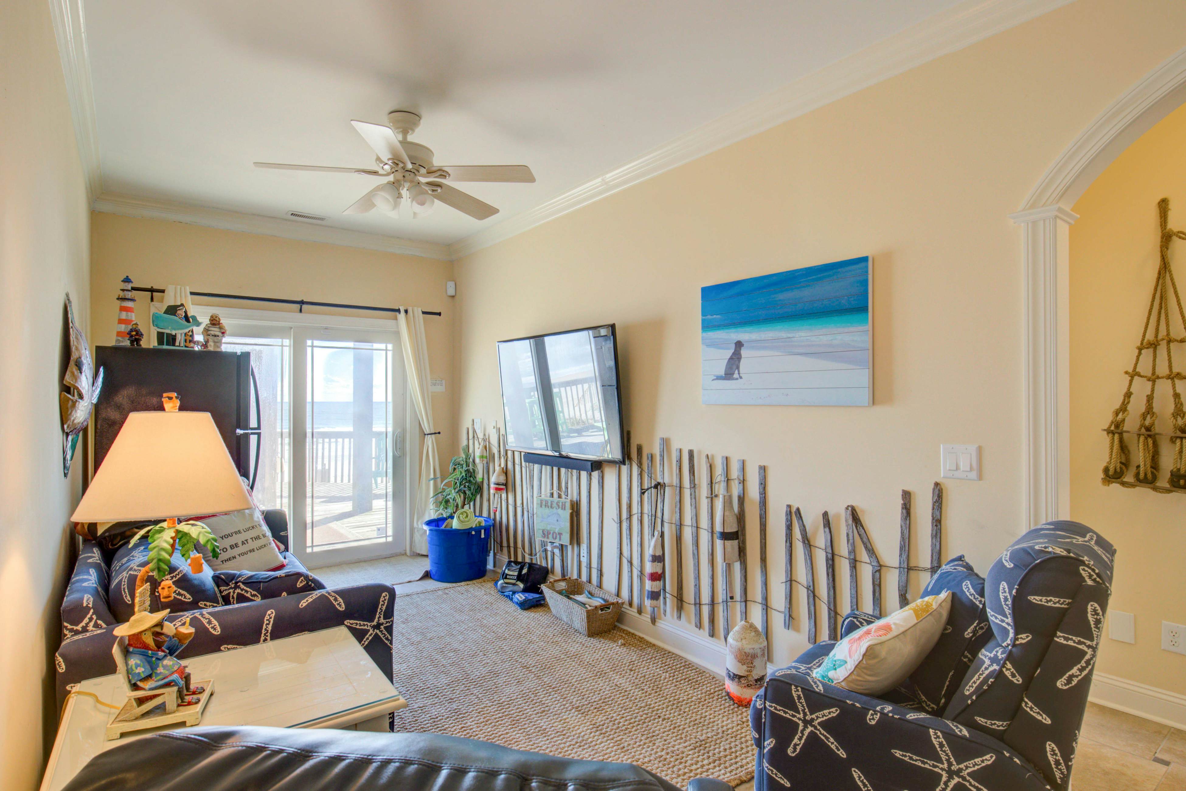 NTB4384 Parrots Perch