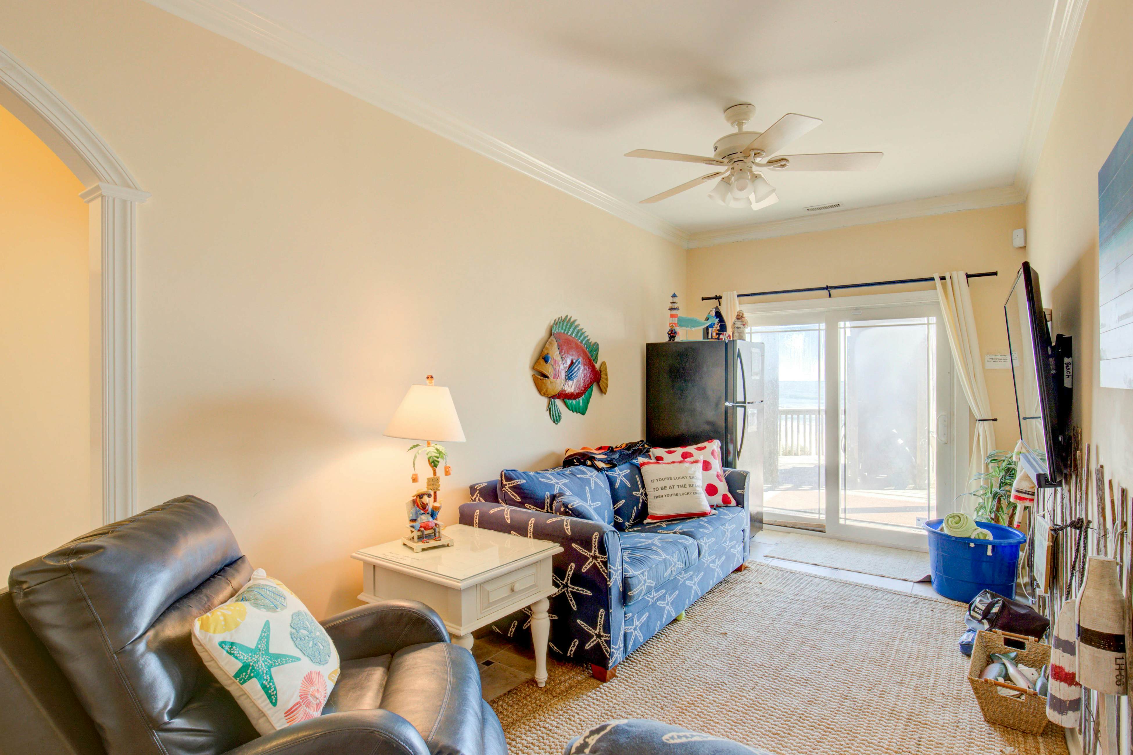 NTB4384 Parrots Perch