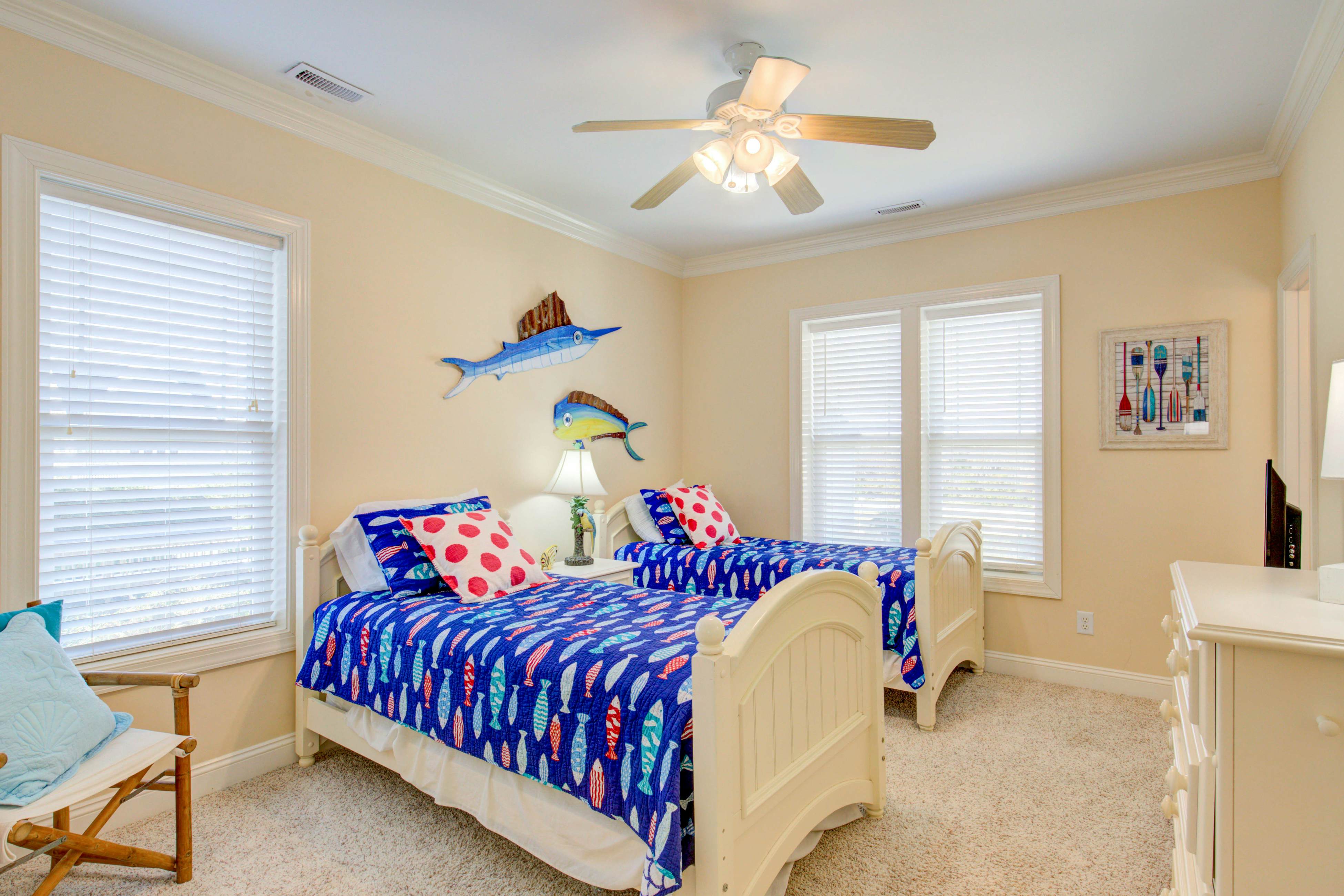 NTB4384 Parrots Perch