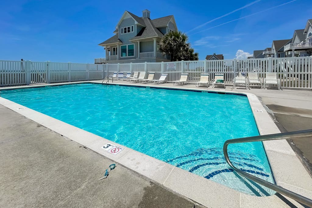 Oceanfront home with beach access, a hot tub, washer/dryer & central AC