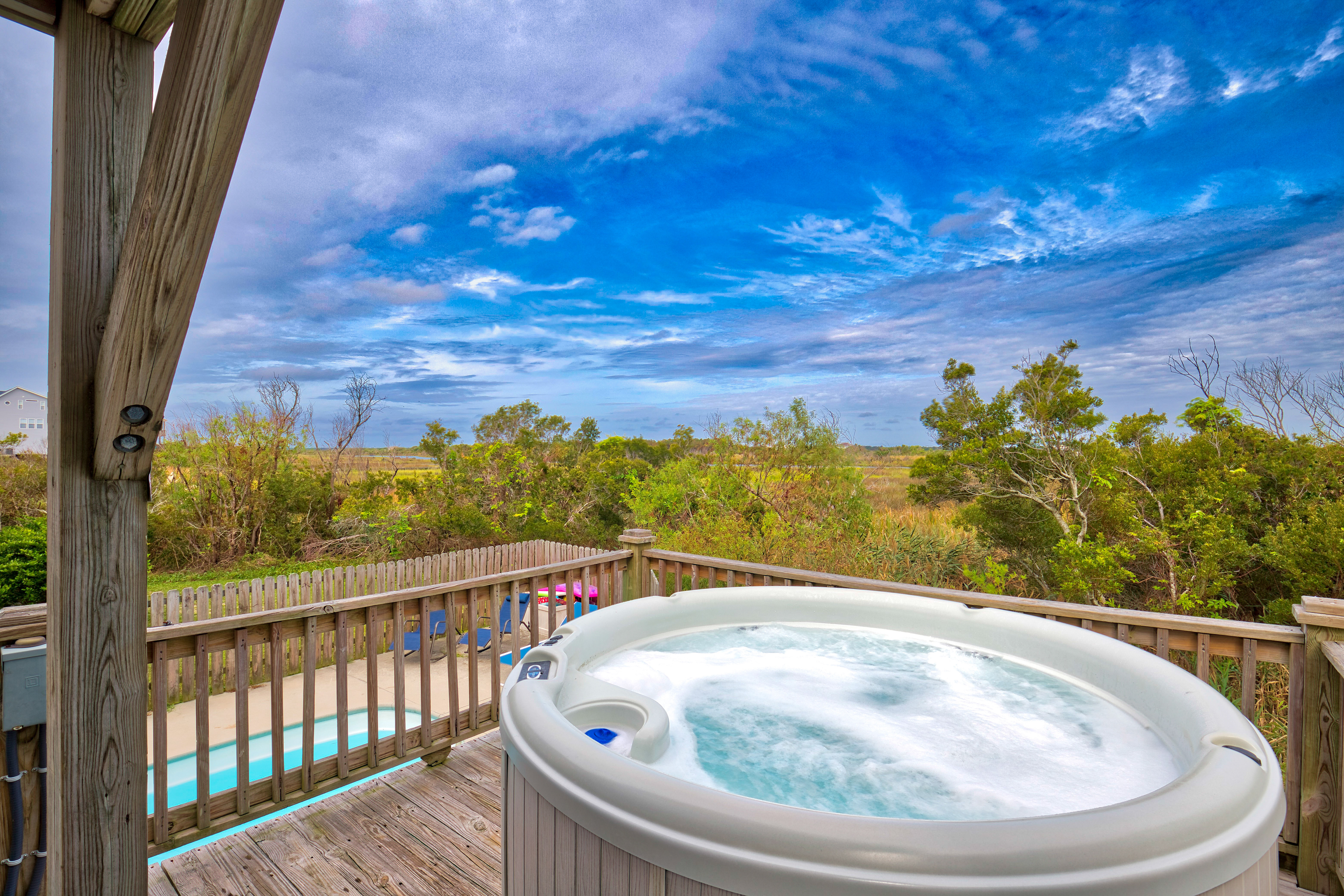Ocean view home with a washer/dryer, hot tub, pool, & game room