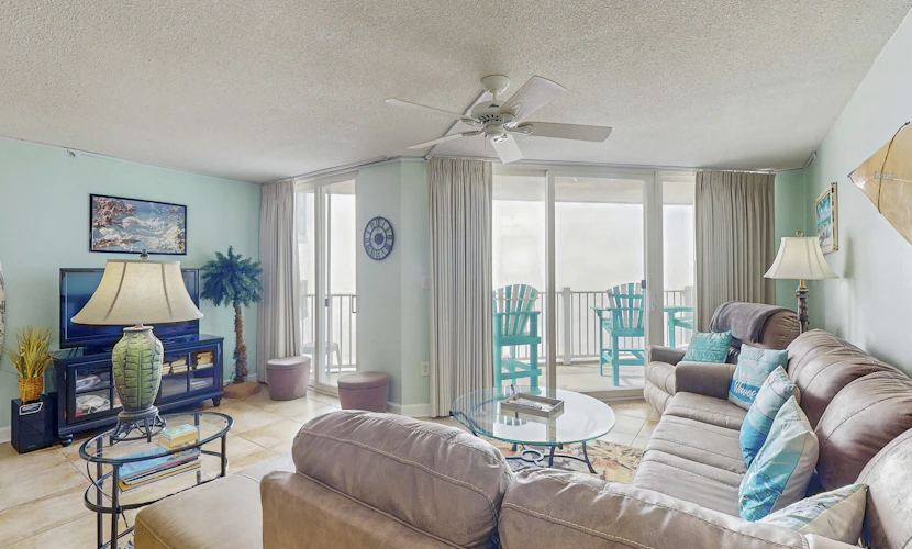 Oceanfront condo witha balcony with ocean & pool views, fast WiFi & a gym