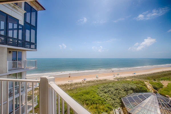 Oceanfront condo witha balcony with ocean & pool views, fast WiFi & a gym