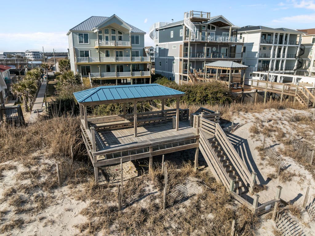 Oceanfront estate with pool, hot tub, elevator, pool table & cook's kitchen