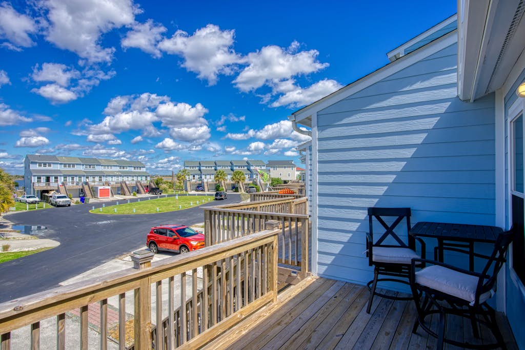 Waterfront duplex with sound views, community pool, deck, washer/dryer, AC