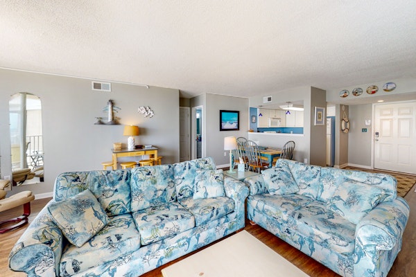 Beachfront charmer with ocean & beach views, pool, game room & gym