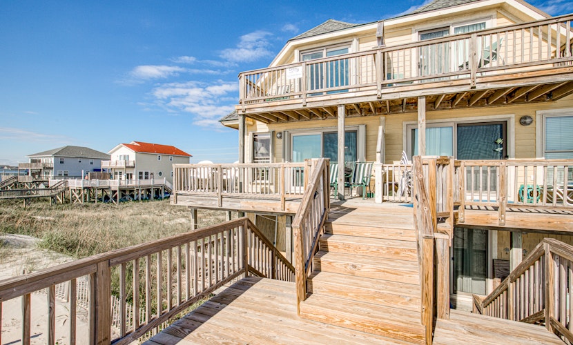 Duplex steps from the beach with oceanfront views - central AC & washer/dryer