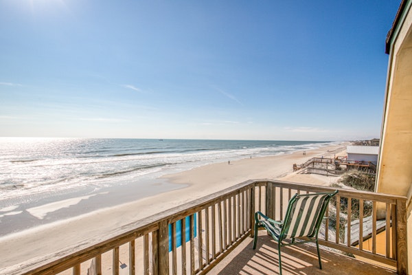 Duplex steps from the beach with oceanfront views - central AC & washer/dryer