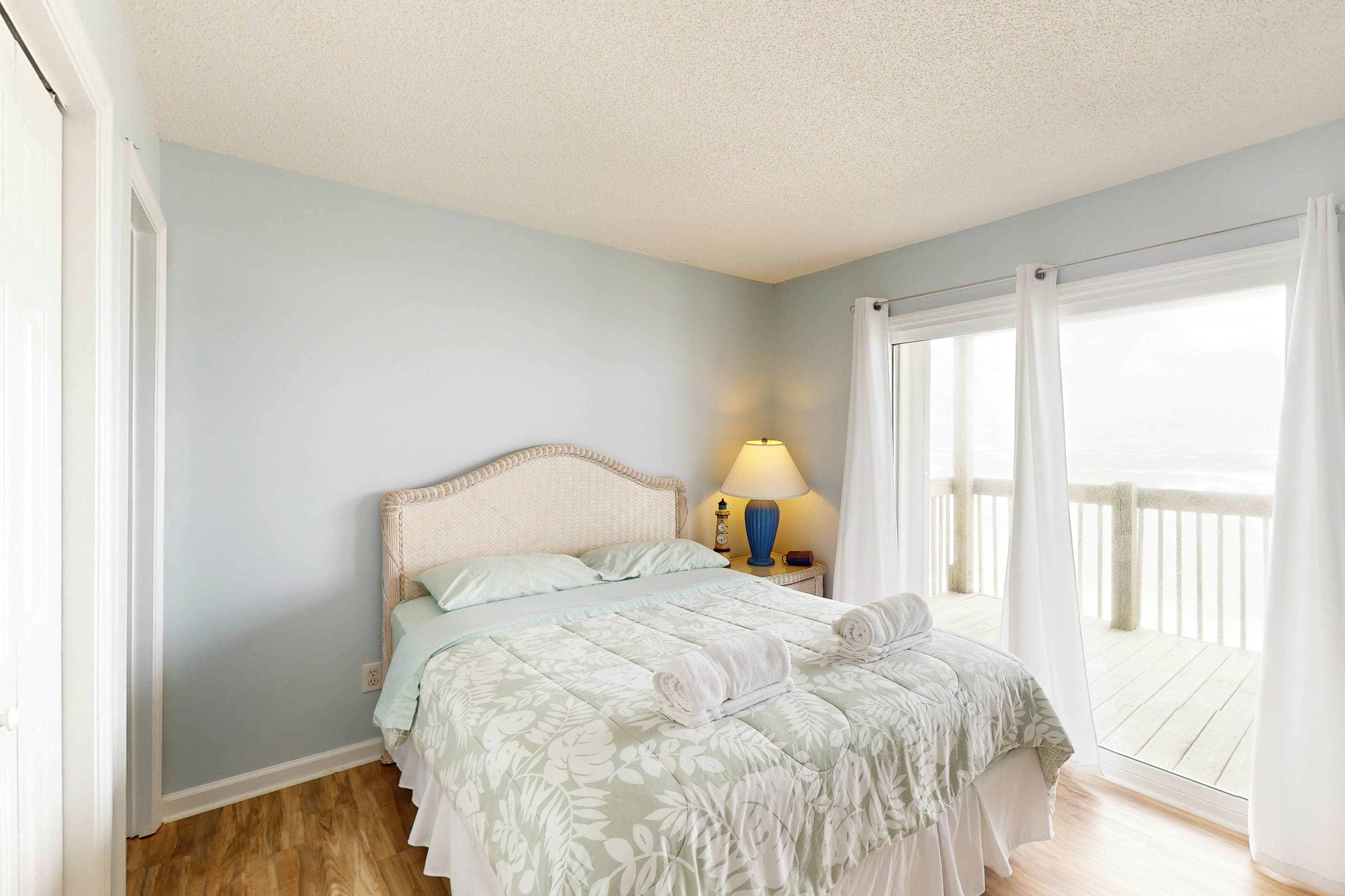 NTB2362 Lucky Shores