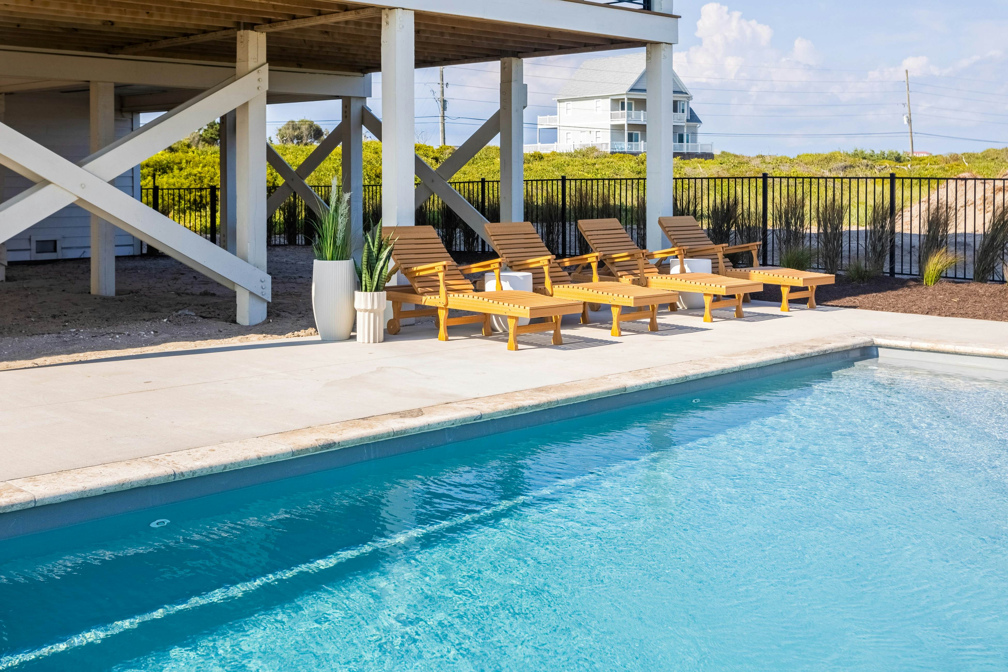 NTB604 White Lotus - Beachfront Edition