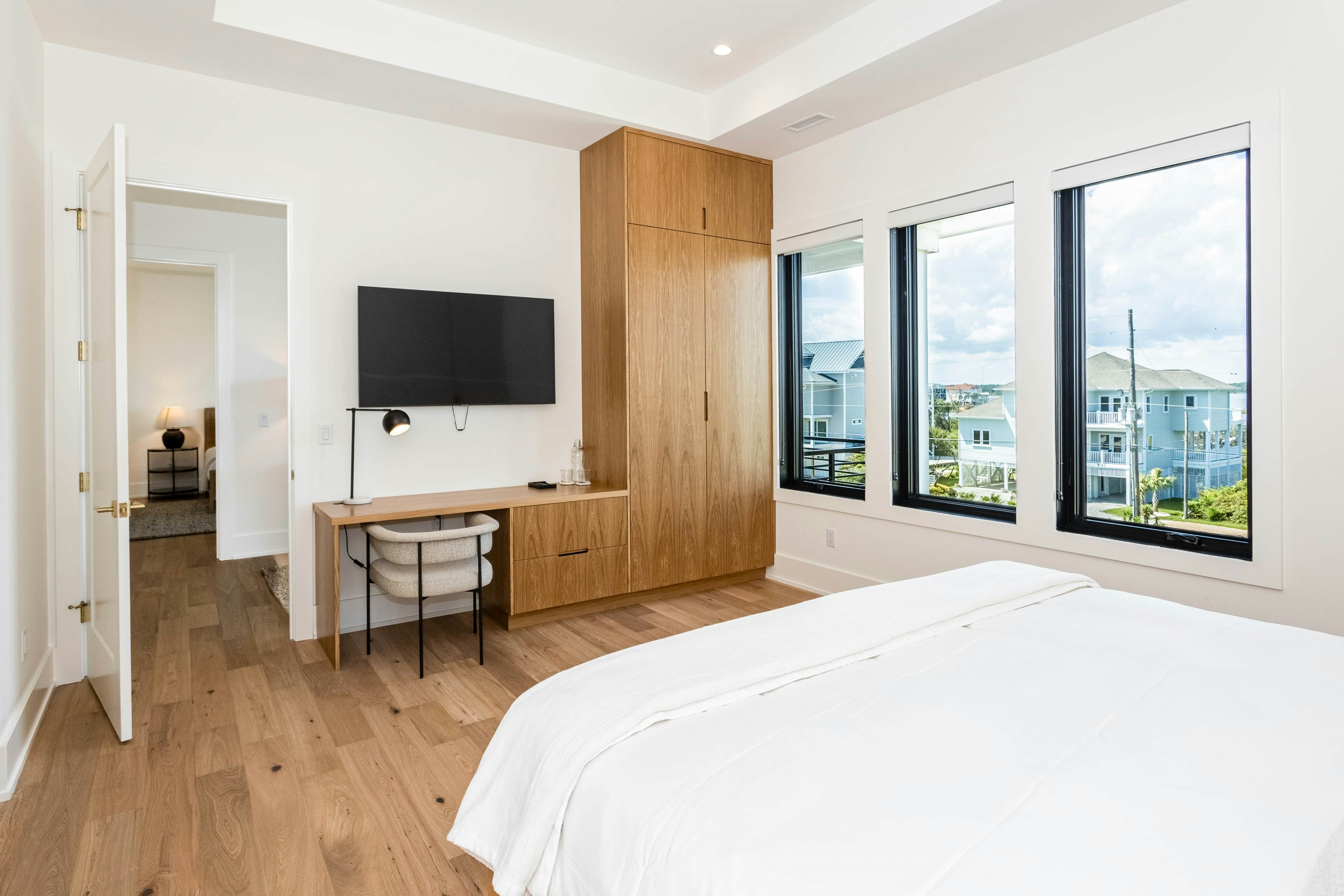 NTB604 White Lotus - Beachfront Edition