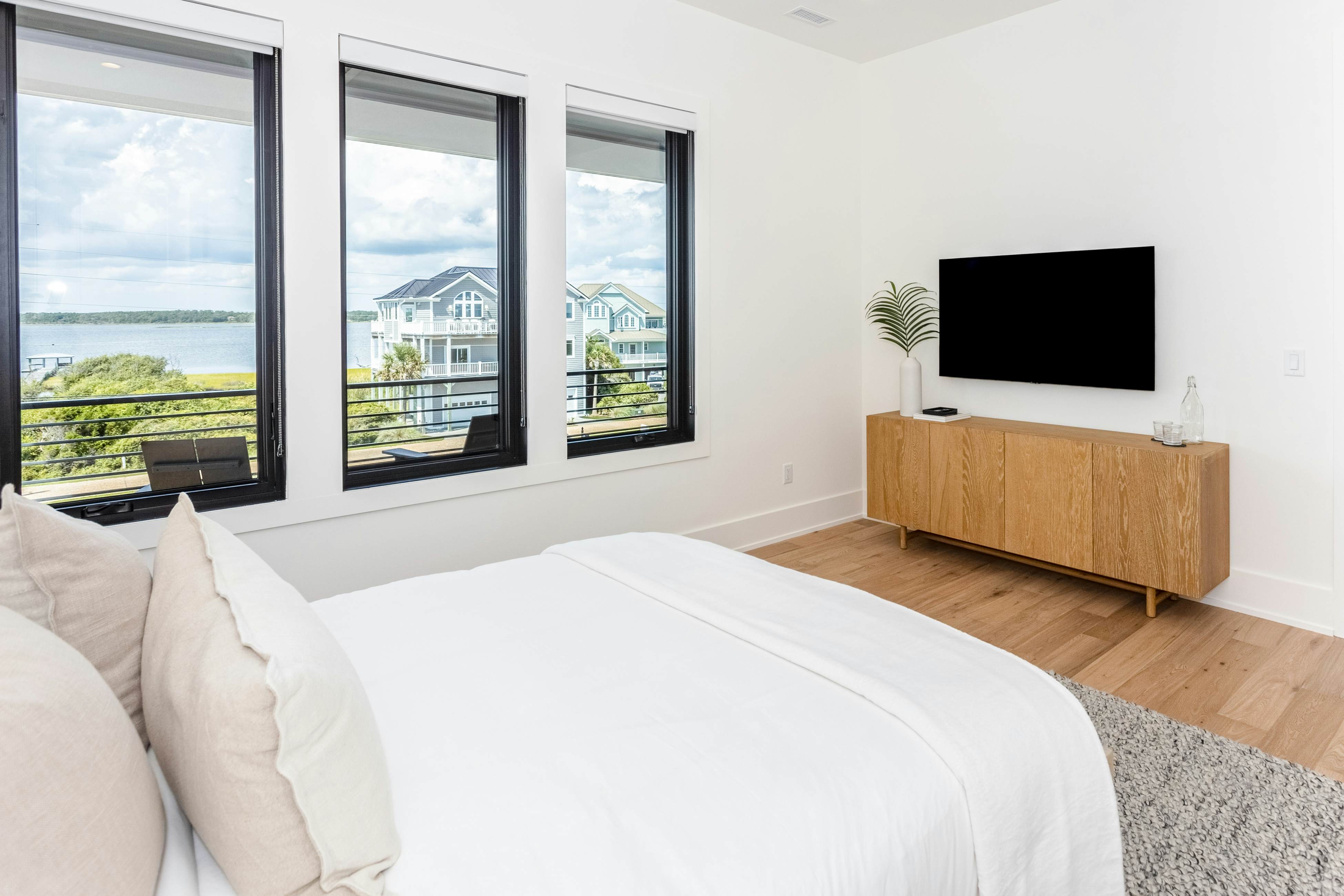 NTB604 White Lotus - Beachfront Edition