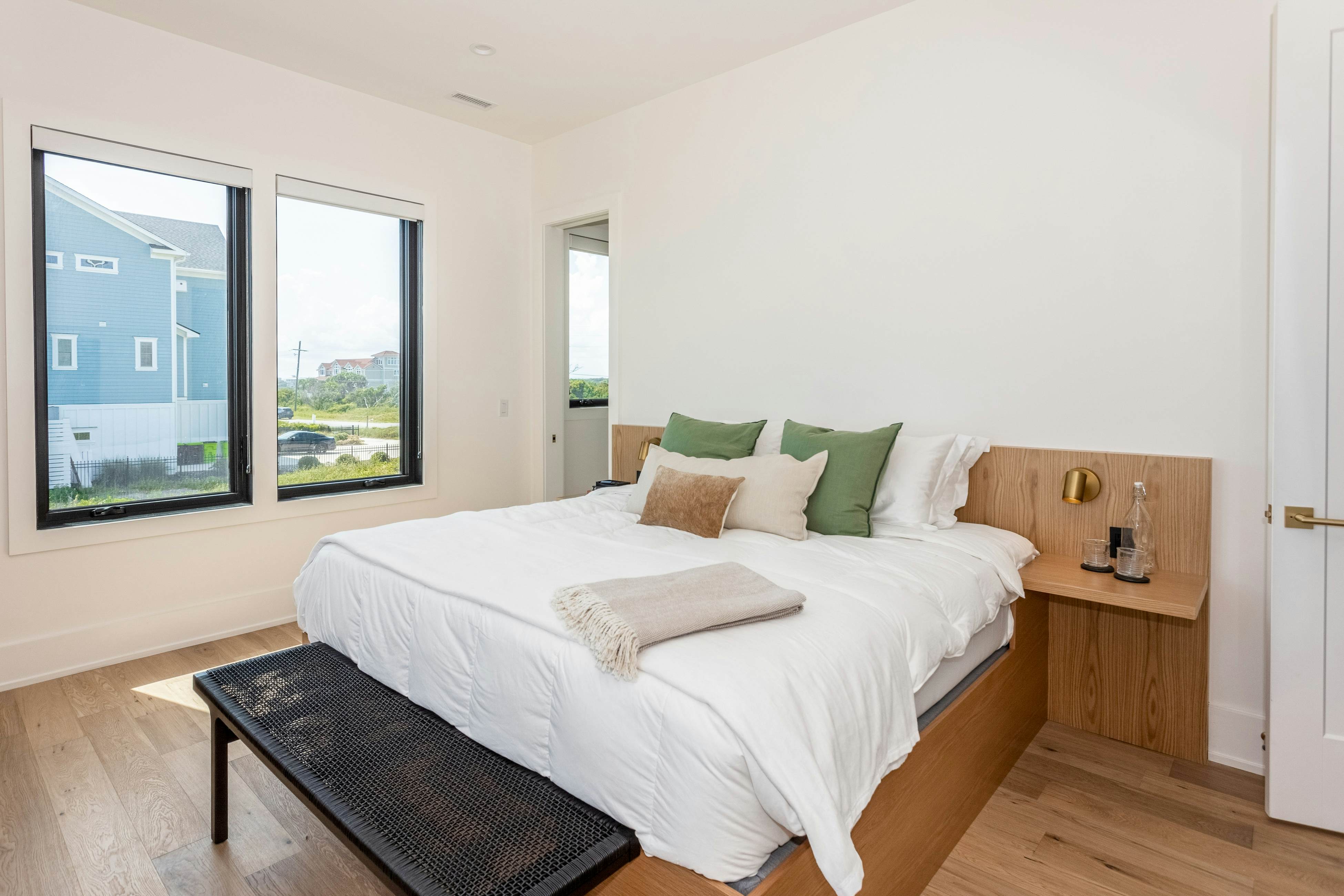 NTB604 White Lotus - Beachfront Edition