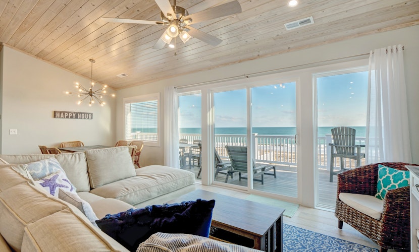 Blue Moon: Beautiful oceanfront home with private beach access, hot tub & amazing views