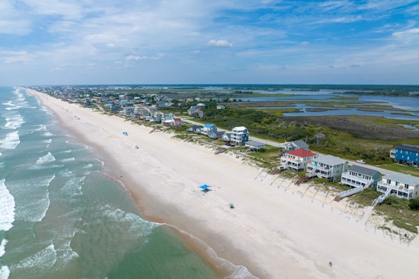 Blue Moon: Beautiful oceanfront home with private beach access, hot tub & amazing views
