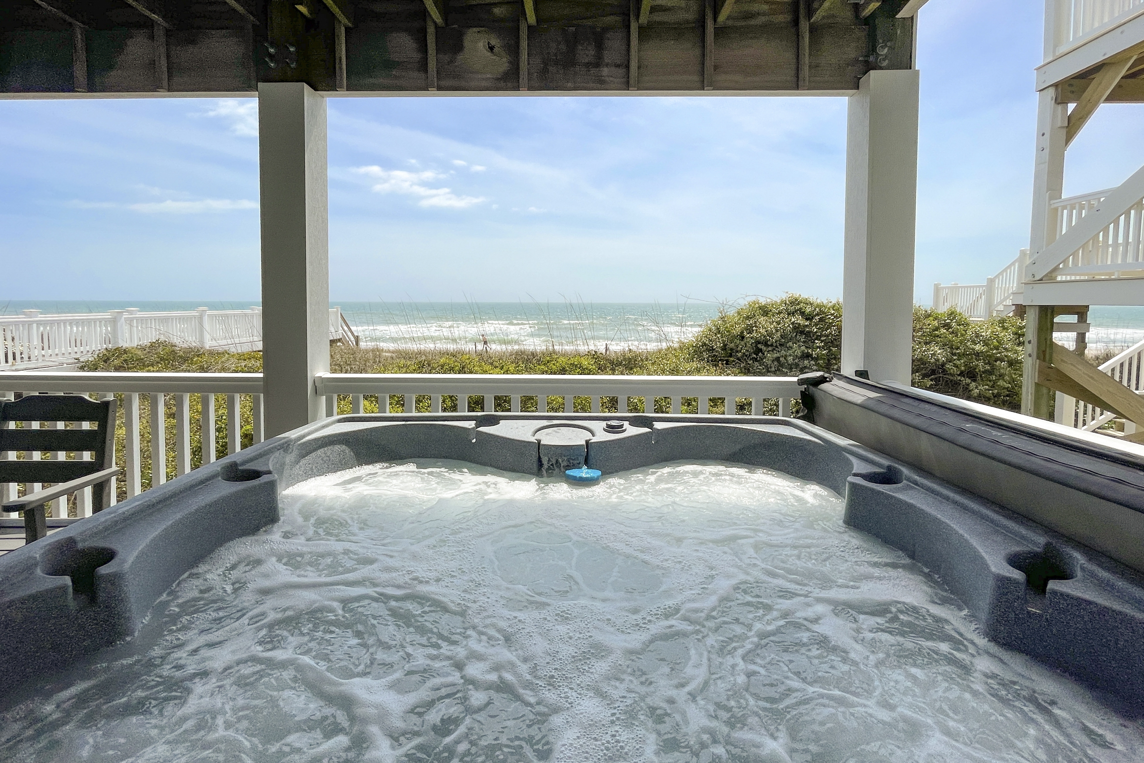 Blue Moon: Beautiful oceanfront home with private beach access, hot tub & amazing views
