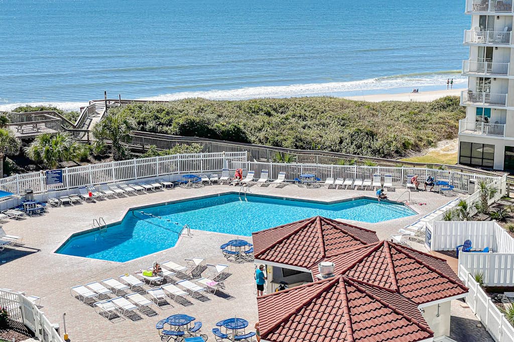 Ocean-view condo with outdoor pool, balcony, W/D, AC, sauna & gym