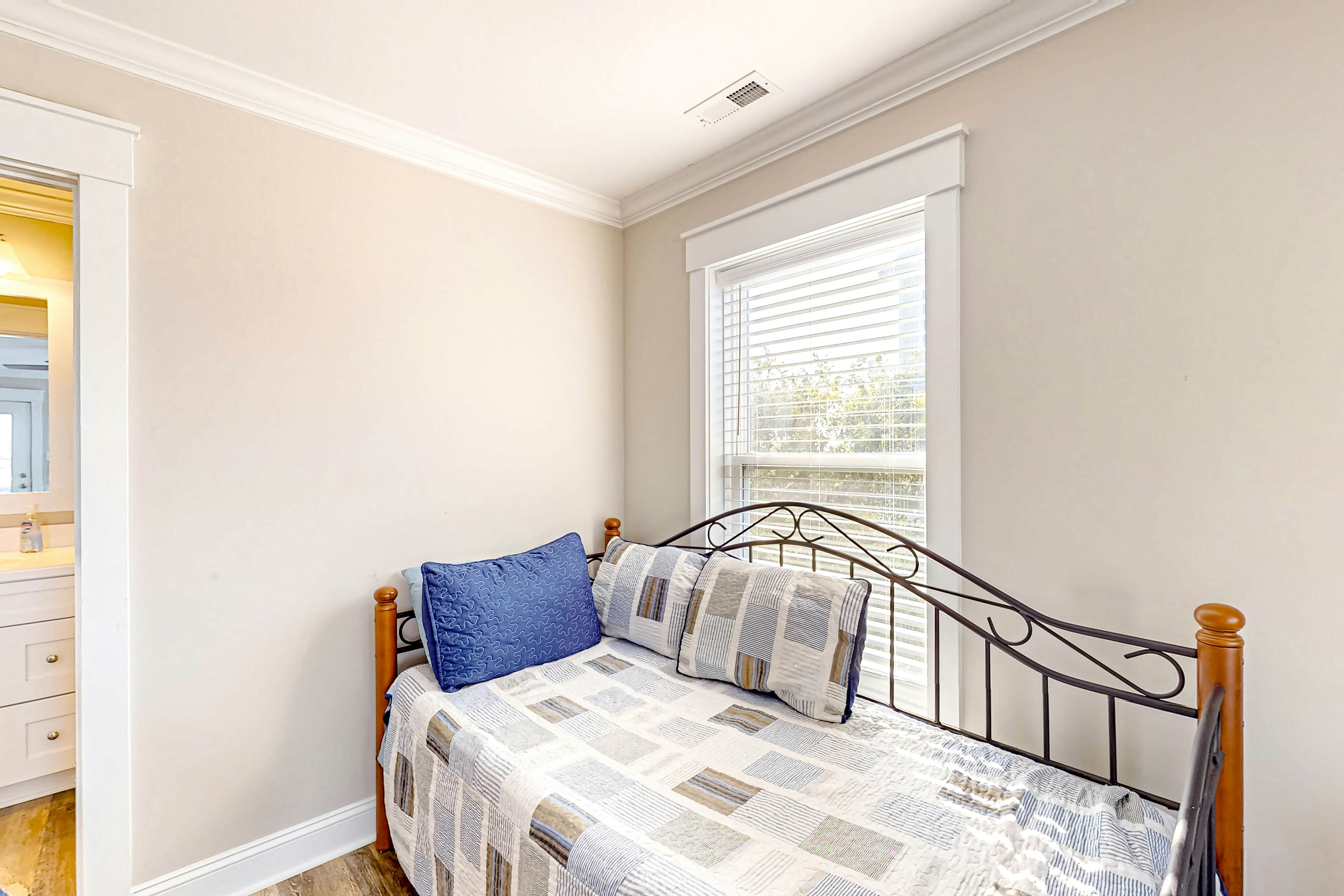 NTB7508 Beach Please