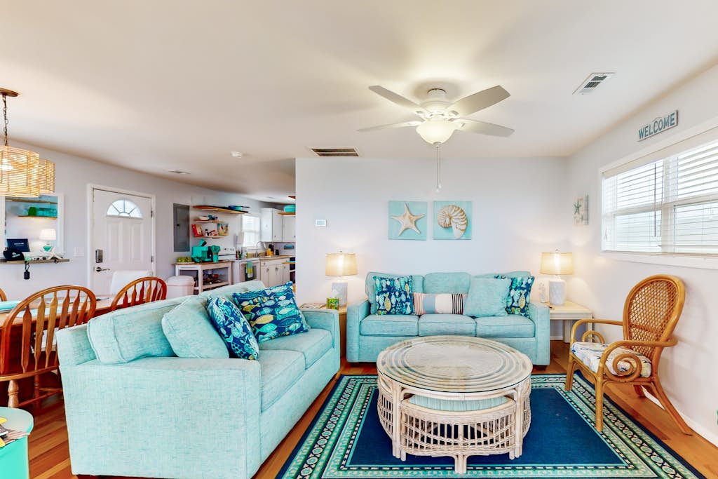 Dog-friendly retreat just steps from the beach with washer/dryer & fast WiFi