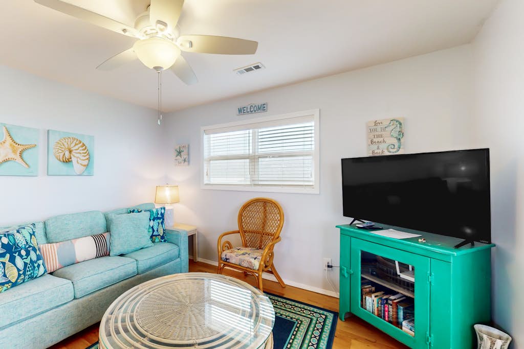 Dog-friendly retreat just steps from the beach with washer/dryer & fast WiFi