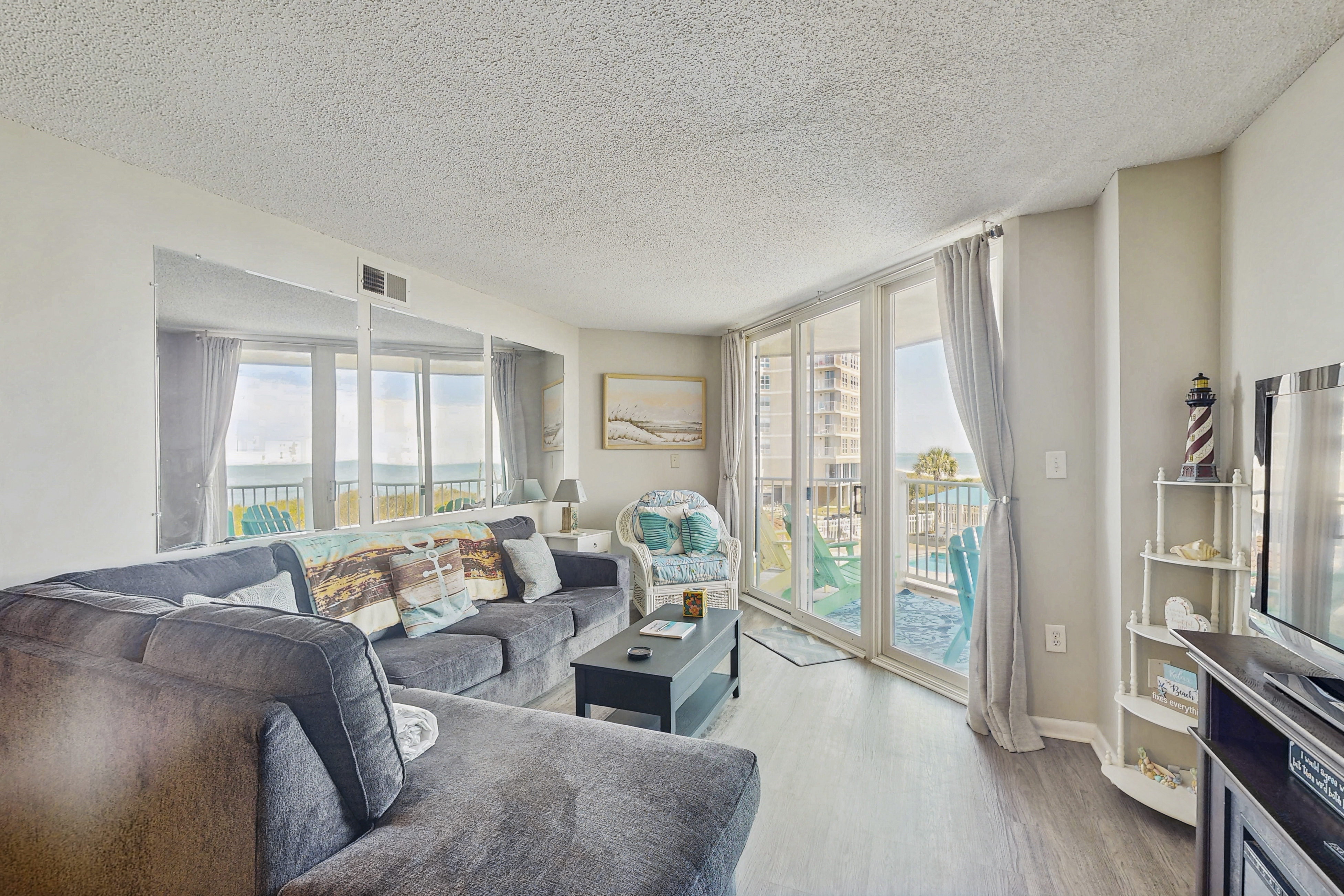 Oceanfront condo with shared pool, shared sauna and beach access