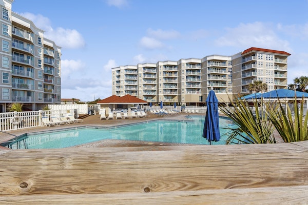 Oceanfront condo with shared pool, shared sauna and beach access