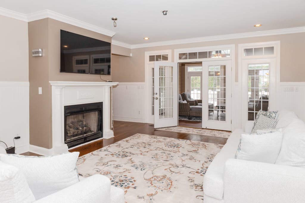 Exquisite home with pool, enclosed yard, fireplace, central AC, & washer/dryer