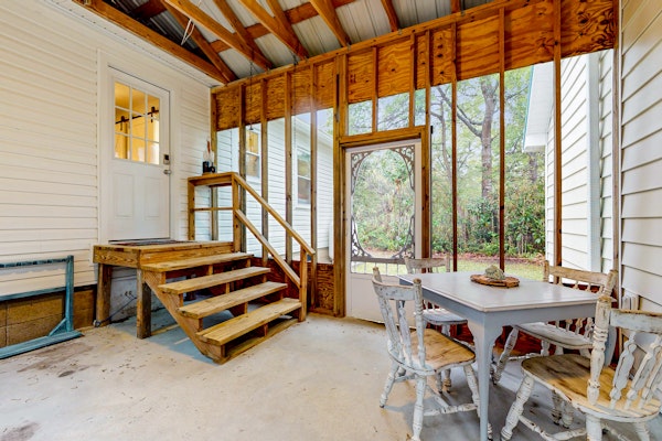 Coral Cottage: Warm & inviting home with a washer/dryer, gas grill, central AC - near the ocean