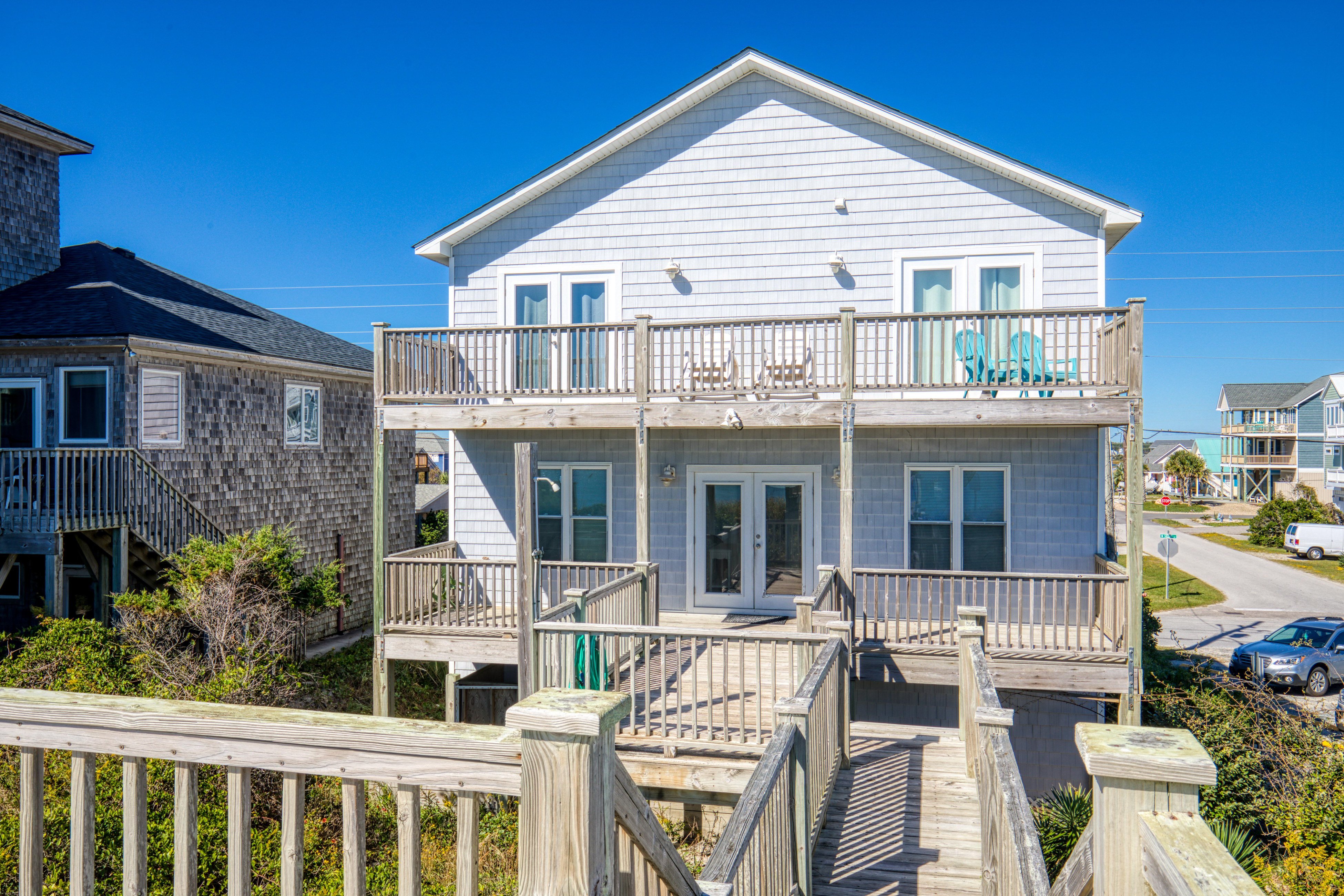 Oceanfront home with beach access, washer/dryer, central AC & golf nearby