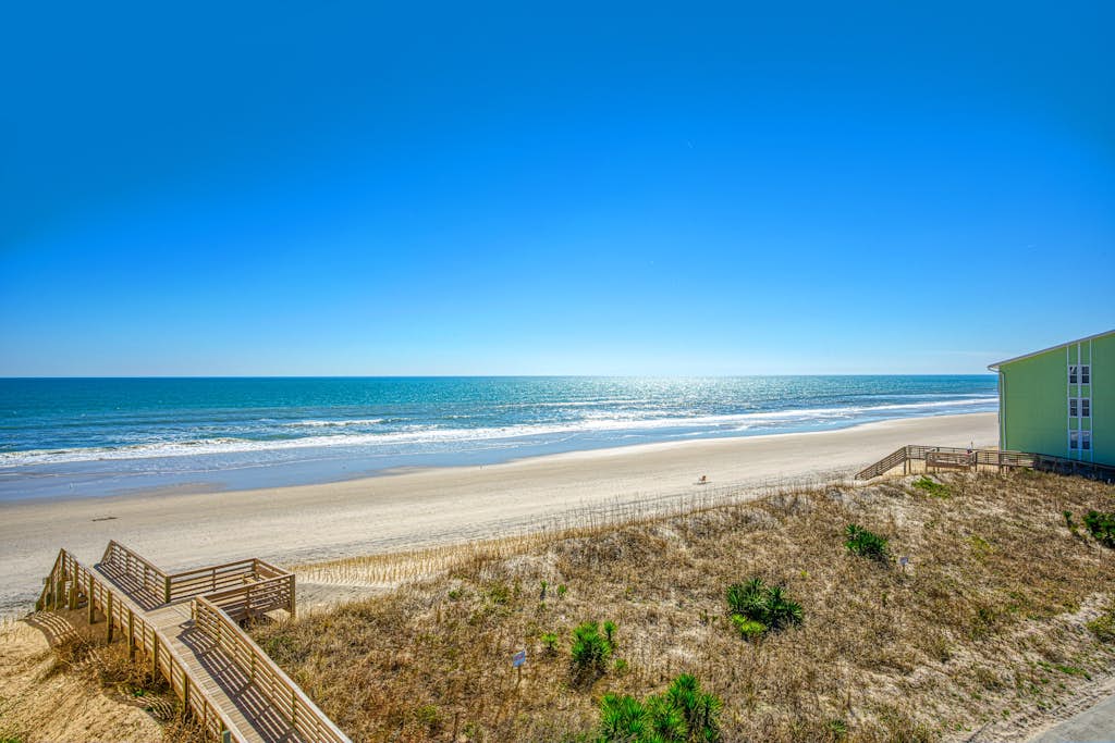 2nd-floor ocean-view condo with private beach access, community pool, gazebo
