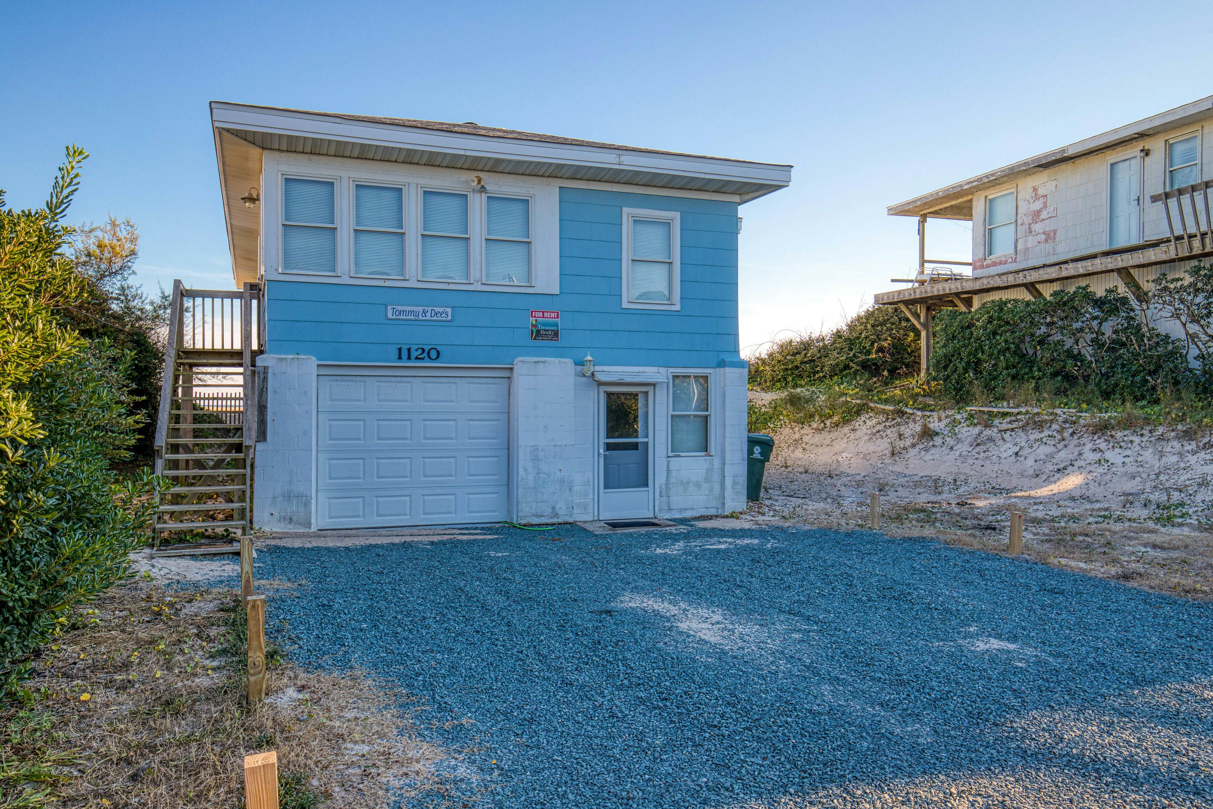 SC1120 Tommy and Dees