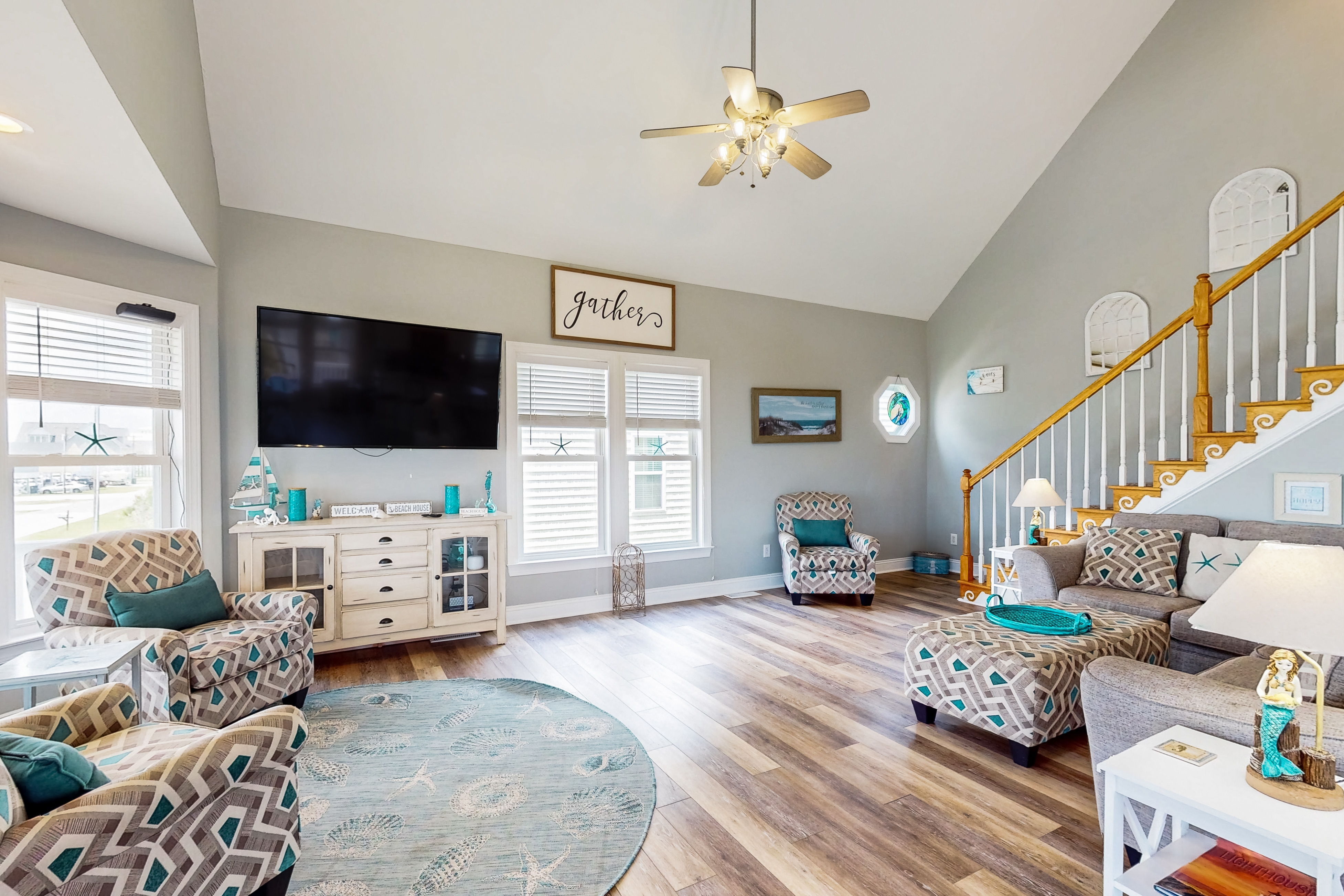 Chic house with kayaks, balcony dining, beach chairs, central AC, & washer/dryer